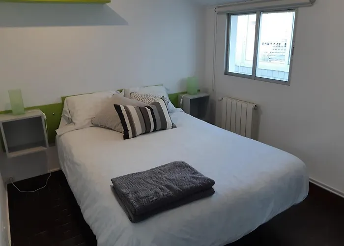 Apartamento En Vivienda Unifamiliar, Con Plaza De Garaje *